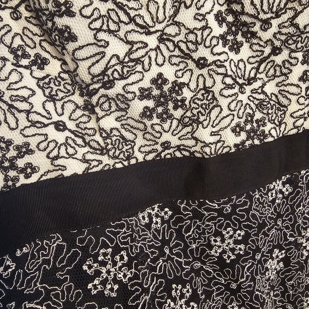 Vintage Nanette Lepore Black and White Floral Lace dress, removable strap - Picture 5 of 7